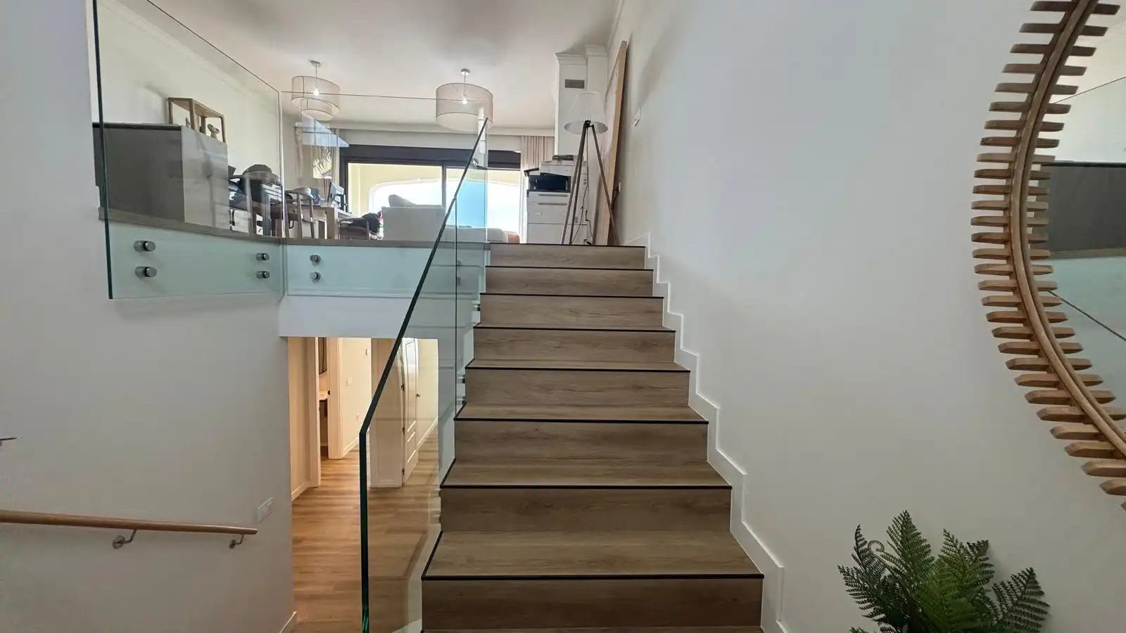Einfamilien-Reihenhaus zum Verkauf in Estepona mit Klimaanlage, Terrasse und Ofen