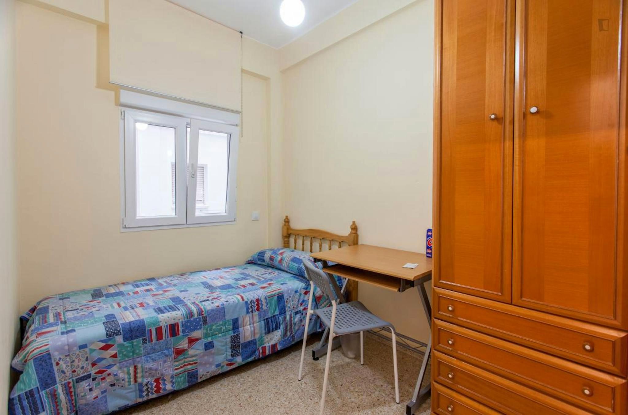Bedroom of Flat for share in  Valencia Capital  with Heating, Furnished and Washing machine