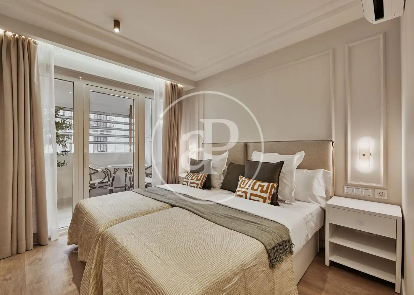 Bedroom of Flat for sale in Madrid  with Air Conditioner, Heating and Terrace