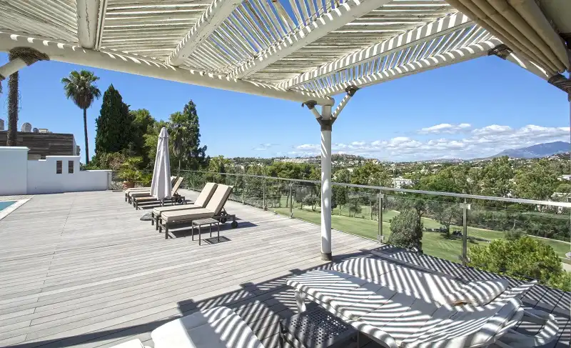 Detached house with pool for sale in Nueva Andalucía