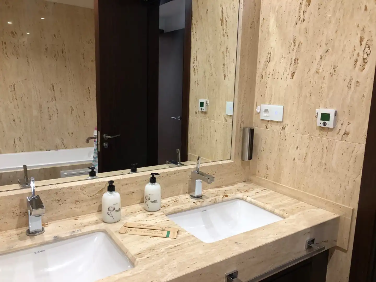 Baño de Planta baja de alquiler en Marbella con Aire acondicionado, Calefacción y Terraza