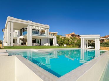 Casa con piscina en venta en Los Flamingos