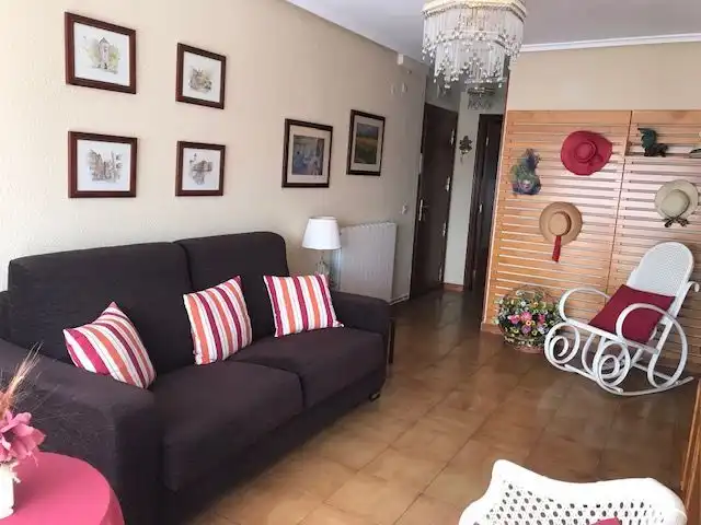 Sala d'estar de Dúplex en venda en Noja amb Calefacció i Terrassa