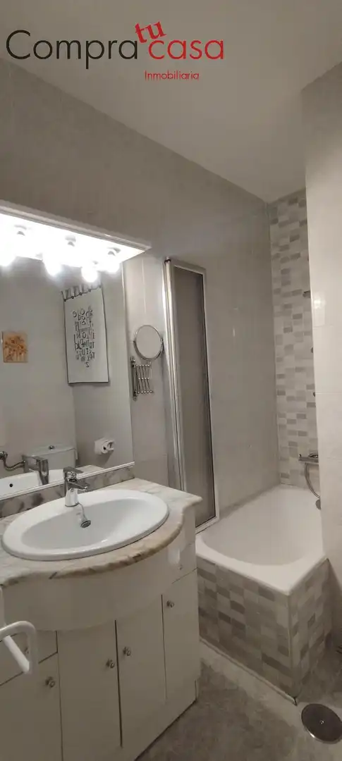 Baño de Piso en venta en Segovia con Calefacción, Trastero y Amueblado
