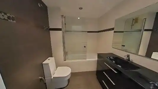 Badezimmer von Wohnung zum Verkauf in Polinyà mit Klimaanlage, Heizung und Terrasse