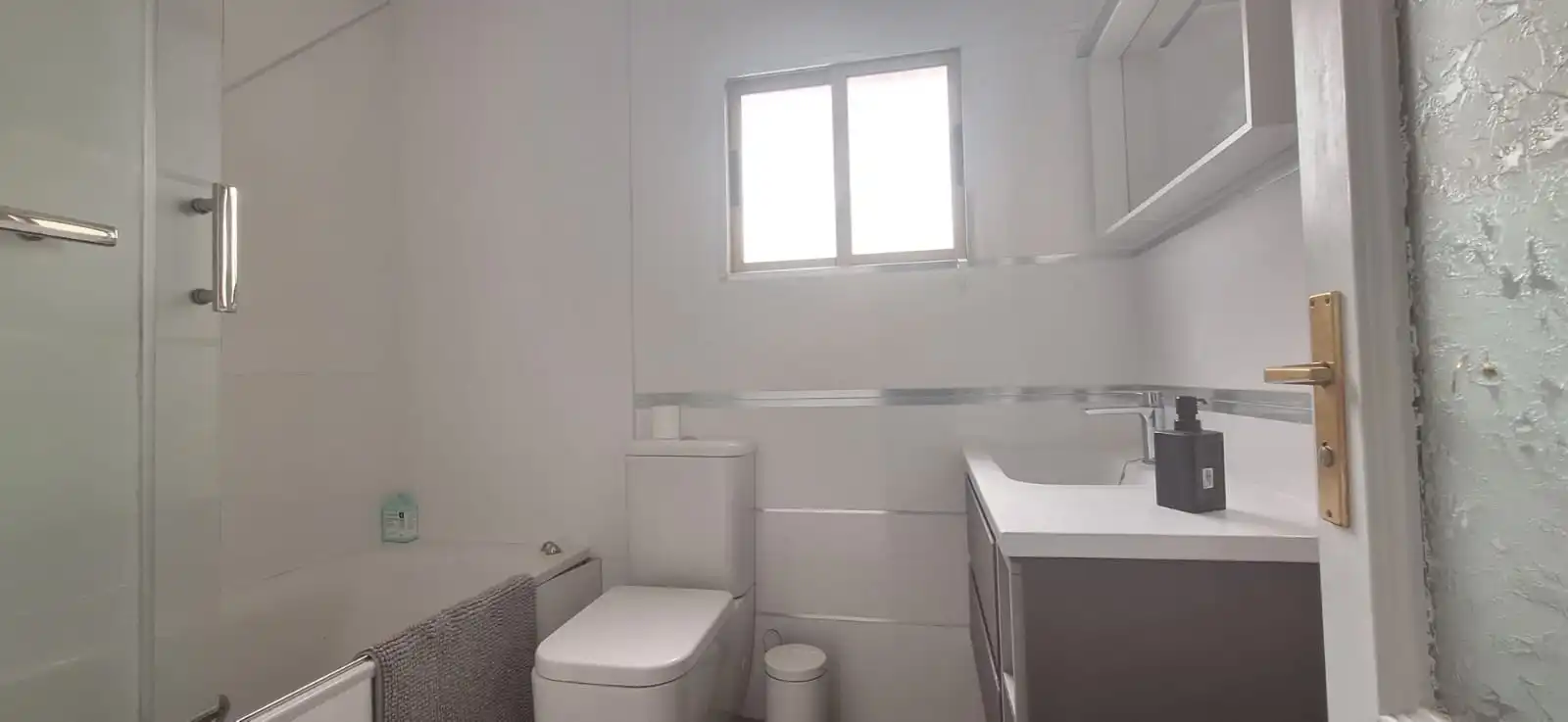 Badezimmer von Wohnung zur Miete in Las Palmas de Gran Canaria mit Möbliert, Ofen und Waschmaschine
