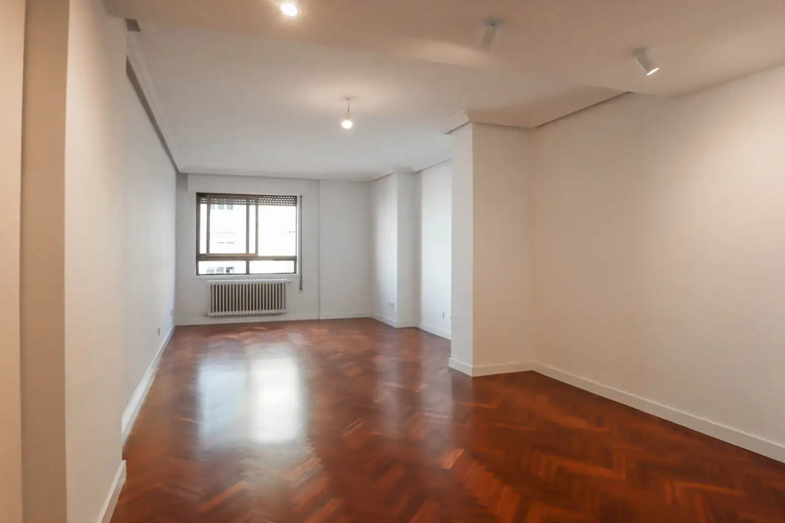 Wohnzimmer von Wohnung zur Miete in Oviedo  mit Heizung und Parkett