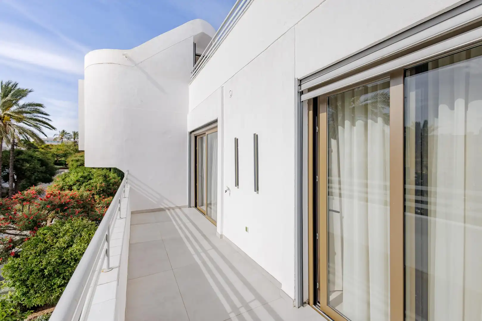 Vista exterior de Ático en venta en Mijas con Aire acondicionado, Calefacción y Jardín privado