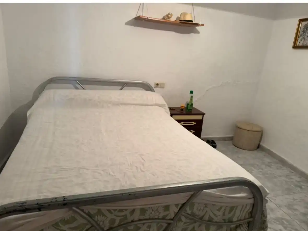 Dormitori de Casa adosada en venda en Segura de la Sierra amb Aire condicionat, Traster i Moblat