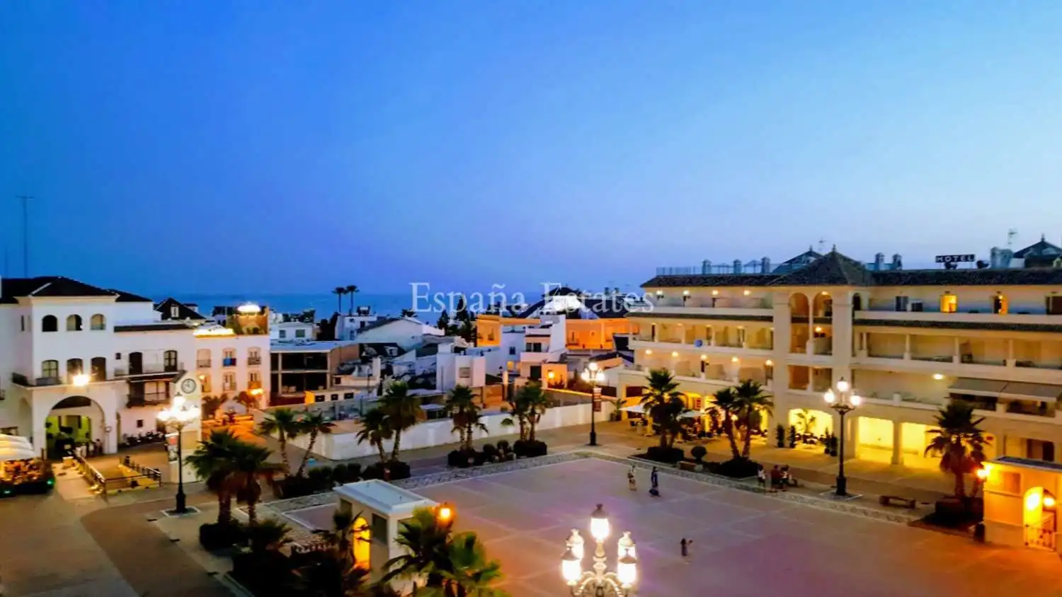 Vista exterior de Casa adosada en venta en Nerja con Aire acondicionado, Calefacción y Terraza