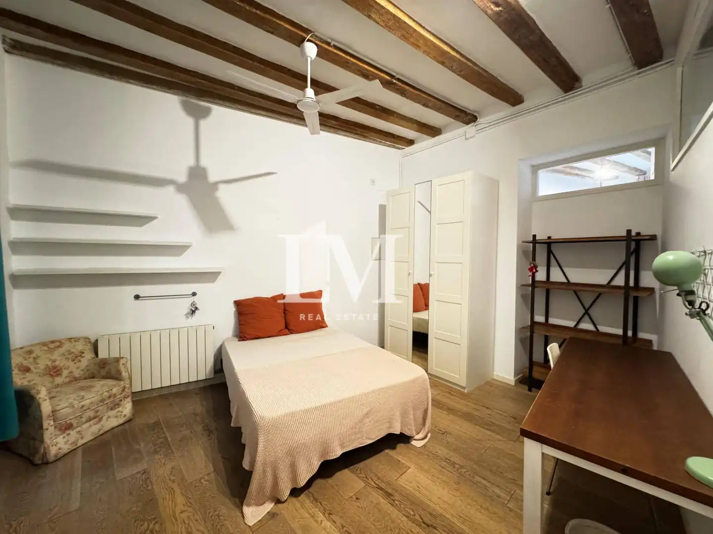 Bedroom of Apartments for rent in Ciutat Vella