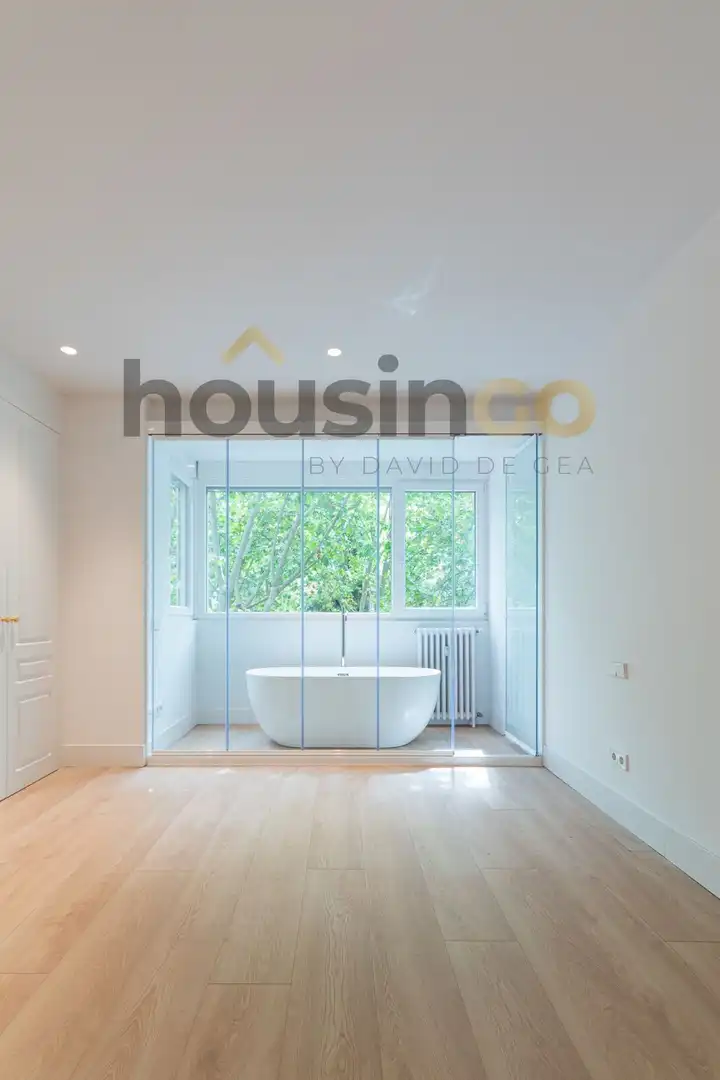 Baño de Piso de alquiler en Madrid con Aire acondicionado y Calefacción