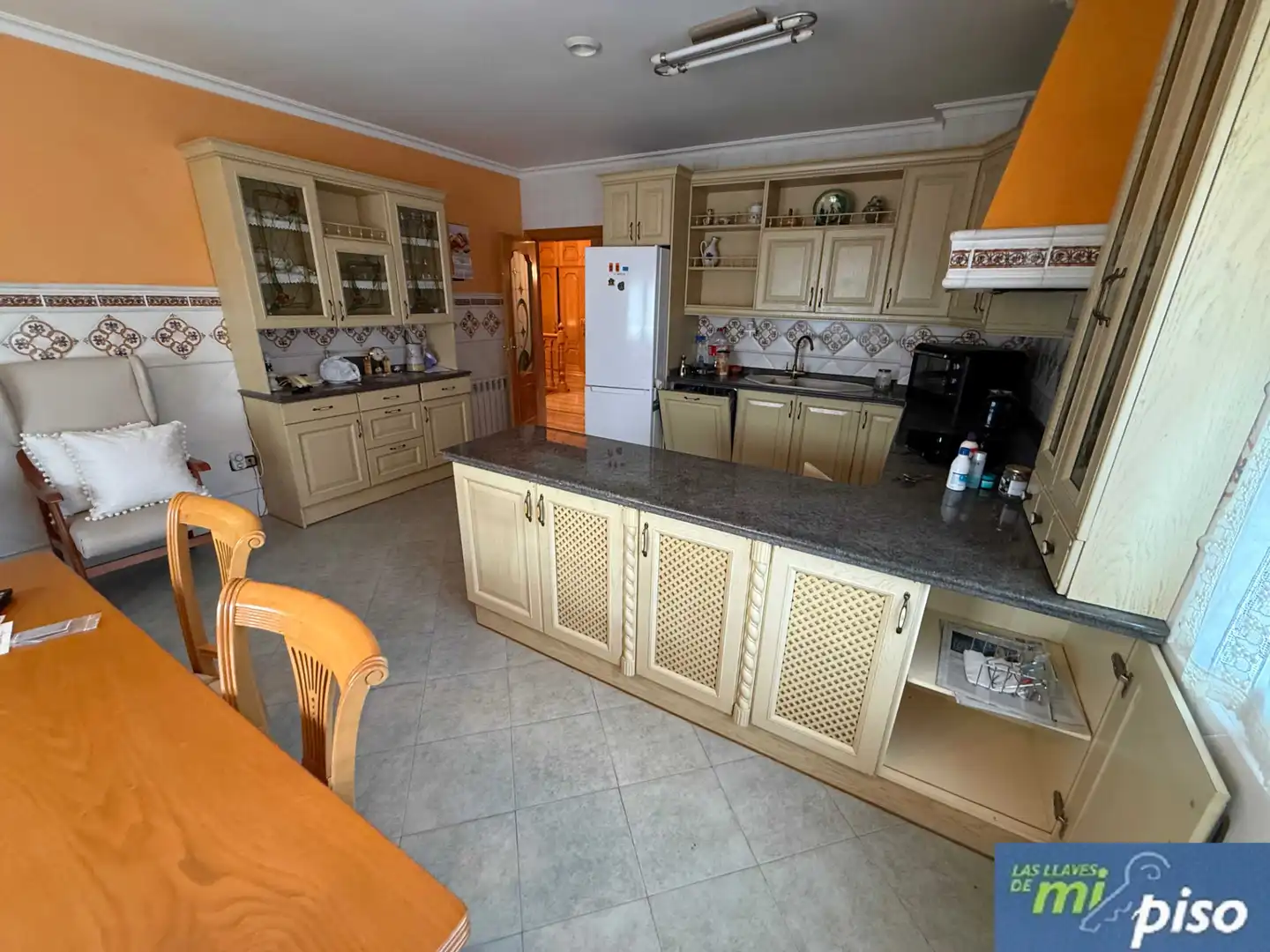 Cuina de Casa o xalet en venda en Santovenia de Pisuerga amb Calefacció, Jardí privat i Parquet