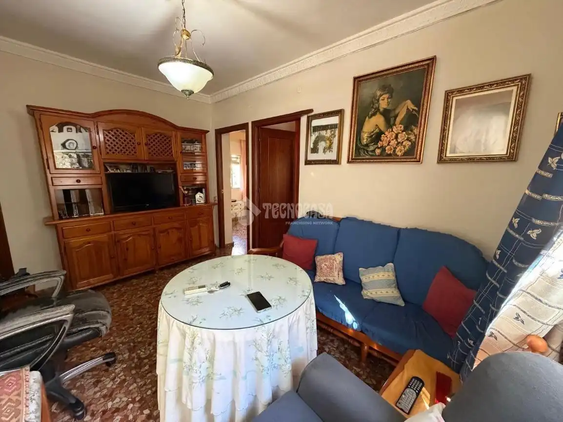 Living room of Flat for sale in Sevilla  with Air Conditioner and Furnished