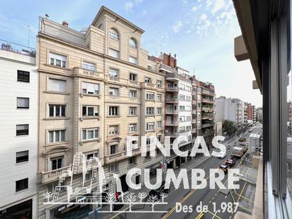 Exterior view of Flat for sale in  Barcelona Capital  with Heating, Parquet flooring and Balcony