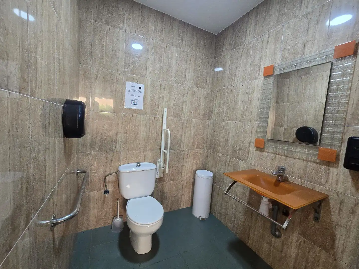 Badezimmer von Geschaftsraum zum Verkauf in Huércal-Overa mit Klimaanlage, Terrasse und Möbliert