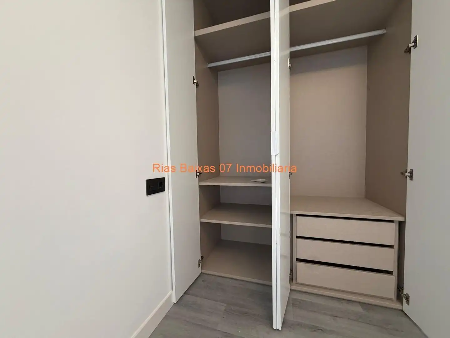 Habitación de Piso en venta en Vigo  con Calefacción, Terraza y Trastero