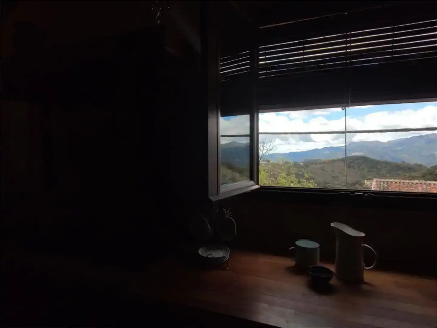 Sala d'estar de Casa adosada en venda en Alpandeire amb Aire condicionat, Jardí privat i Parquet