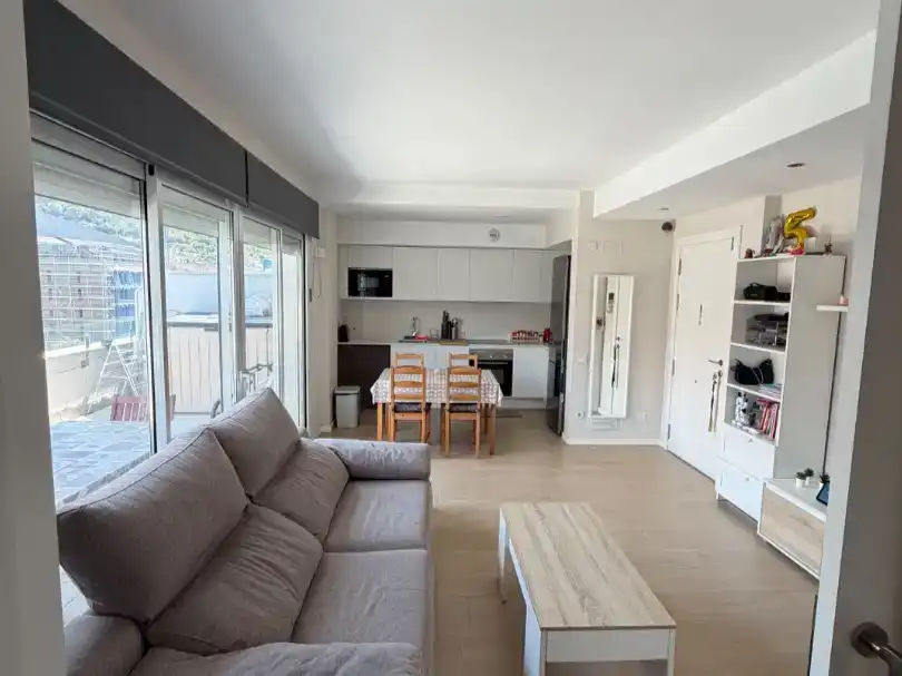 Sala d'estar de Pis en venda en Molins de Rei amb Aire condicionat, Terrassa i Piscina