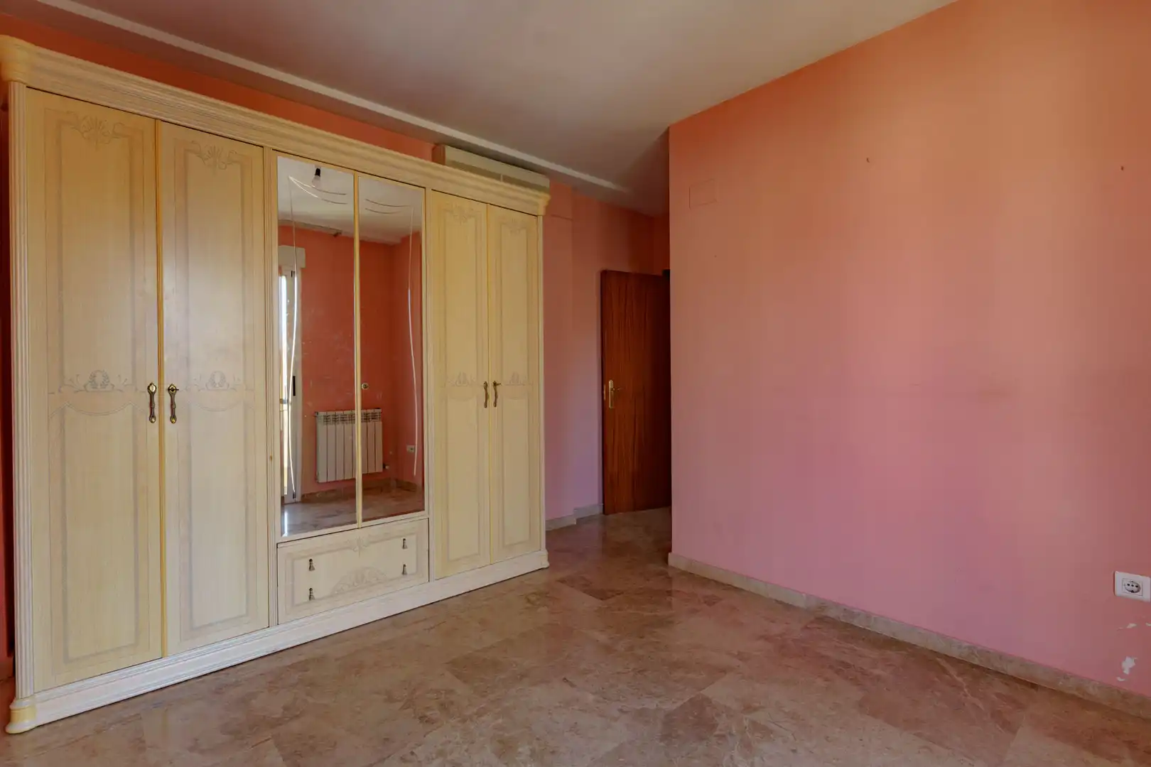Schlafzimmer von Einfamilien-Reihenhaus zum Verkauf in Ogíjares mit Klimaanlage, Heizung und Terrasse