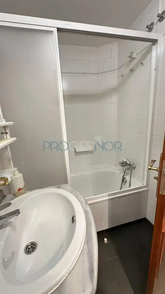 Bathroom of Flat for rent in San Andrés del Rabanedo  with Heating, Terrace and Furnished