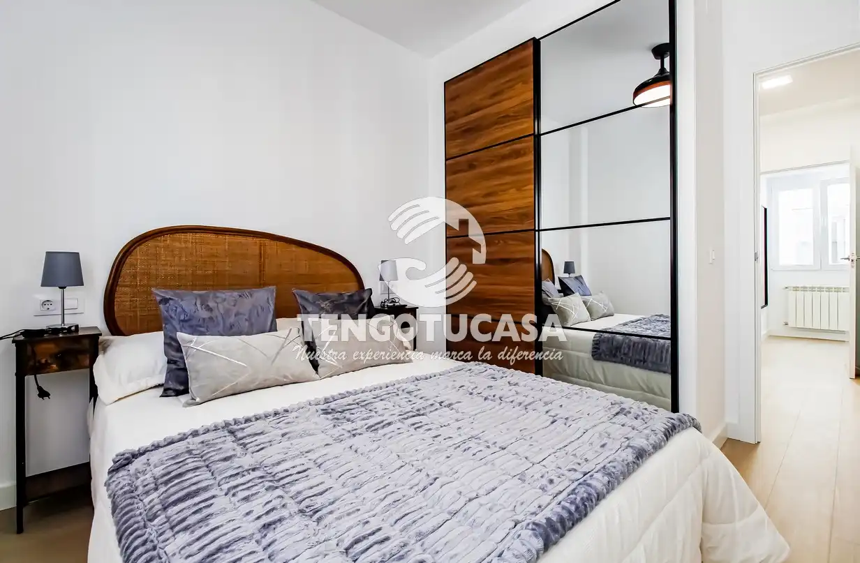 Bedroom of Flat for sale in Madrid  with Air Conditioner, Heating and Furnished
