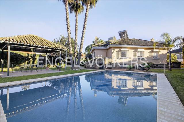 Casa-chalet en Alquiler en Cerros de Montequinto