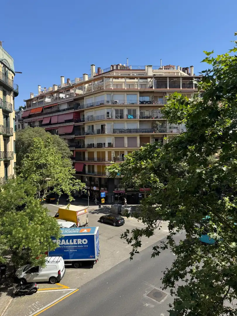 Vista exterior de Loft de lloguer en Barcelona amb Aire condicionat, Moblat i Balcó