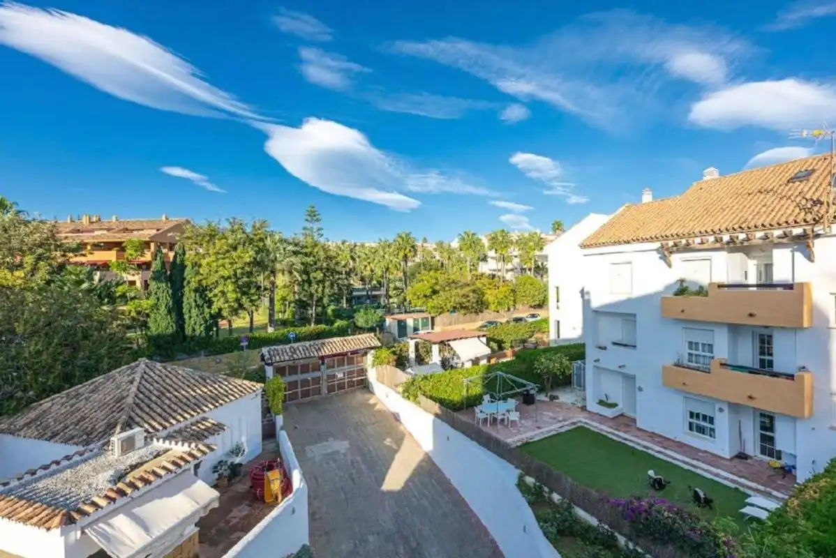 Außenansicht von Wohnung zum Verkauf in Marbella mit Klimaanlage, Heizung und Schwimmbad