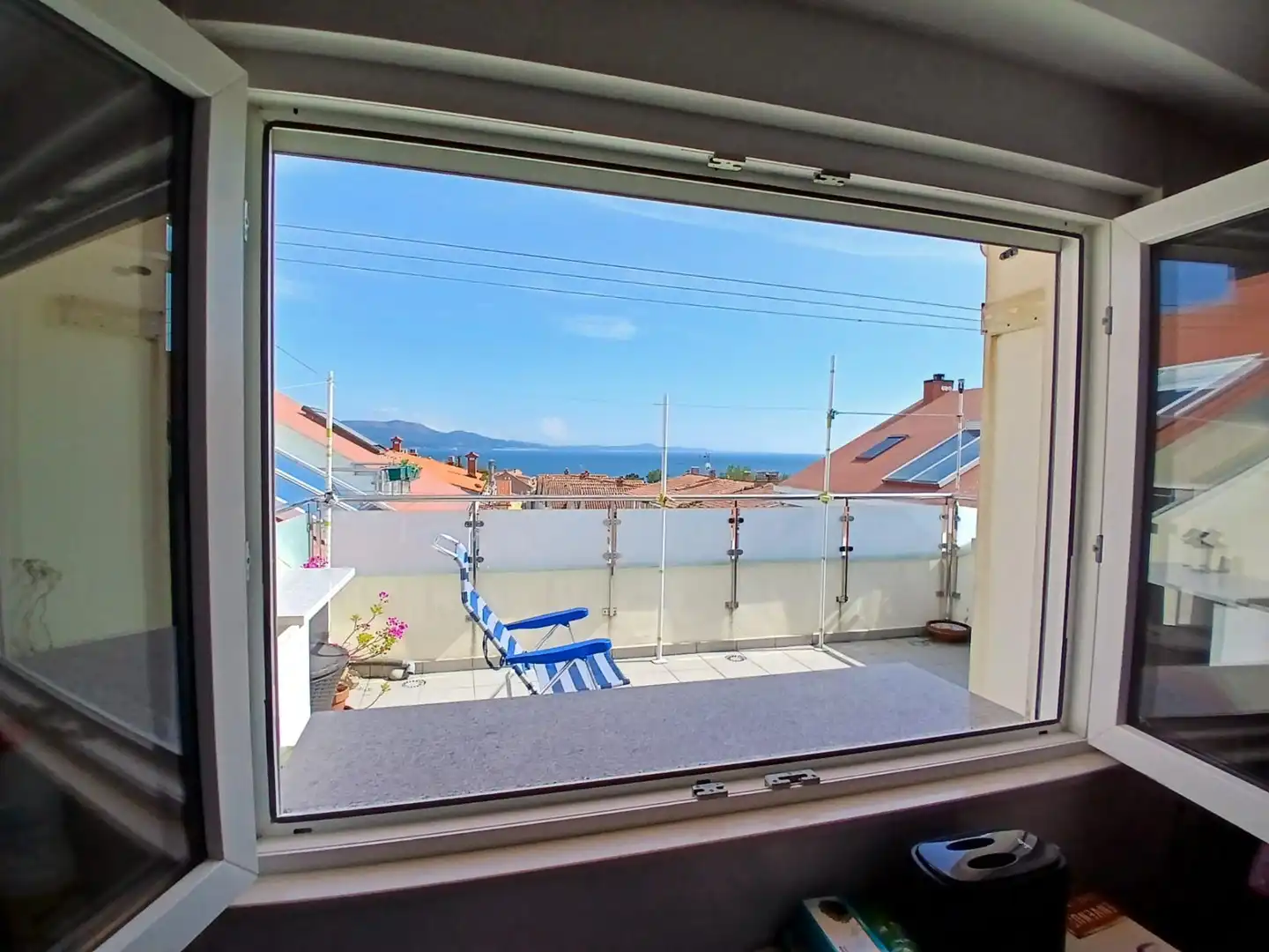 Außenansicht von Wohnung zum Verkauf in Muros mit Heizung, Terrasse und Abstellraum