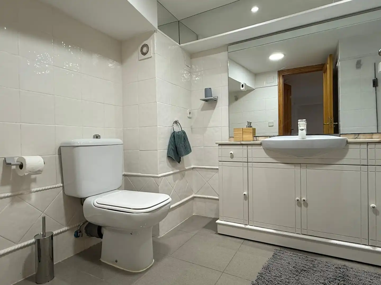 Baño de Piso en venta en Valencia con Aire acondicionado, Terraza y Amueblado