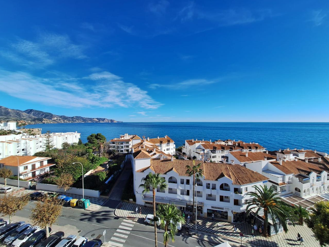 Vista exterior de Apartament en venda en Nerja amb Moblat i Piscina comunitària