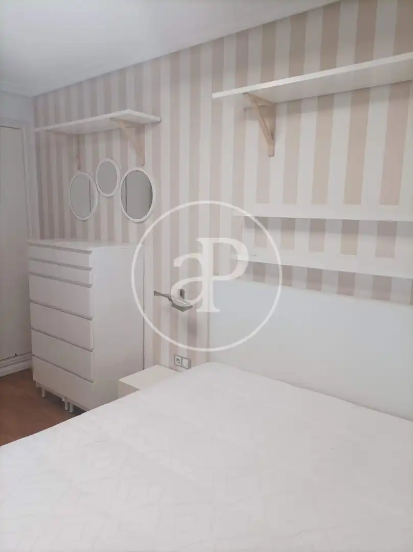 Schlafzimmer von Wohnung zur Miete in Valencia mit Klimaanlage, Möbliert und Balkon