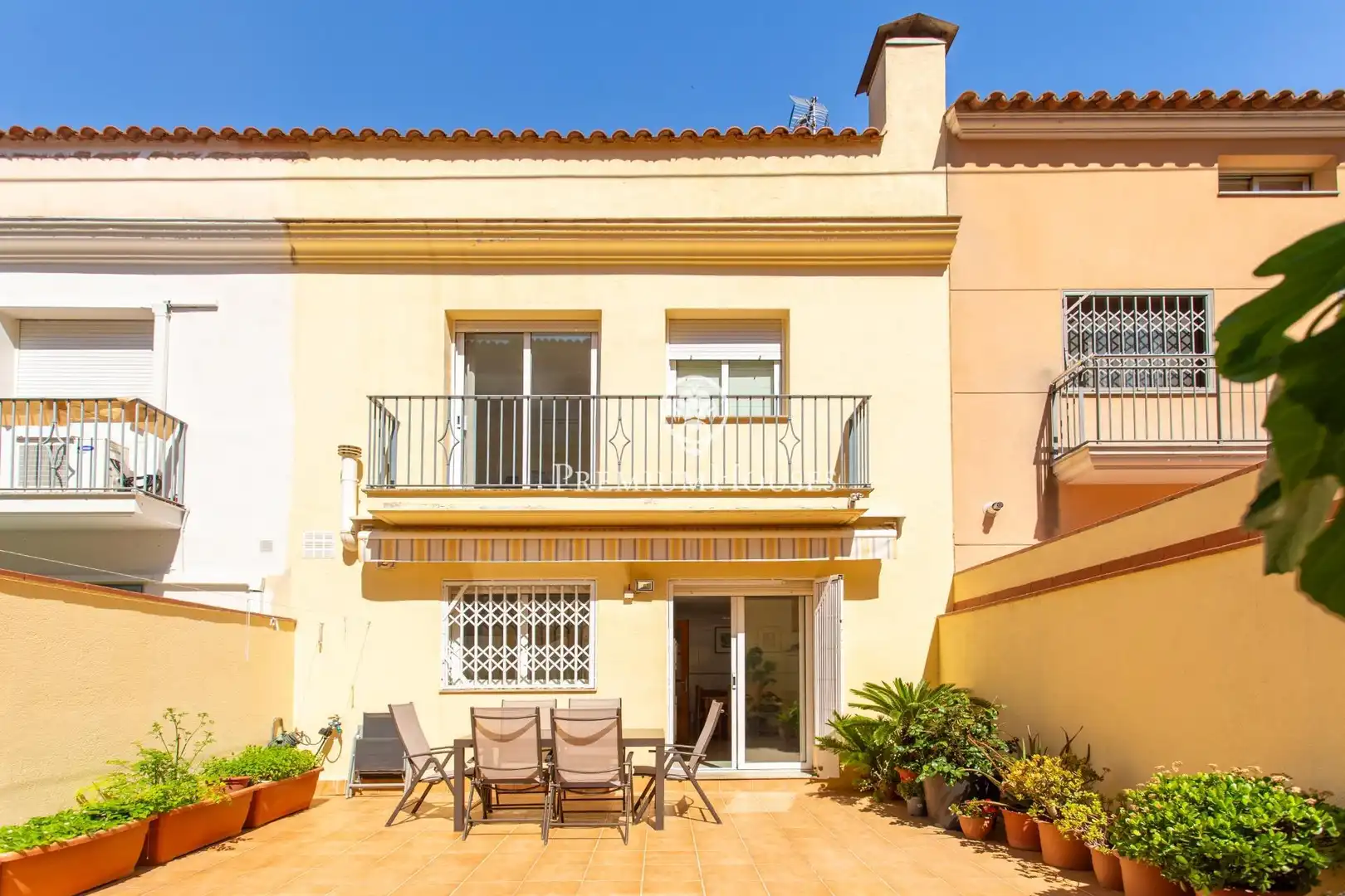 Vista exterior de Casa adosada en venta en Argentona con Calefacción y Terraza