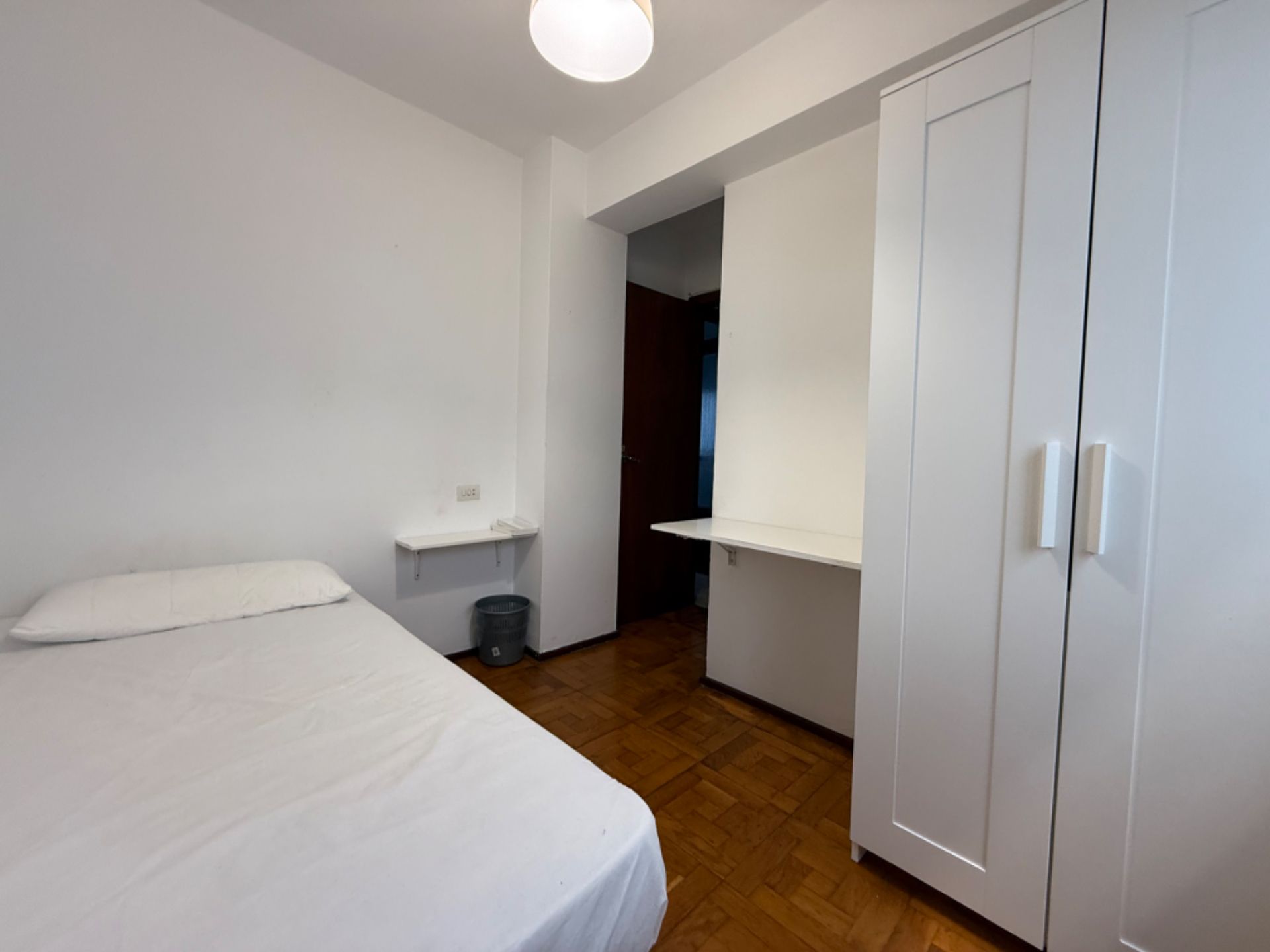 Bedroom of Apartment to share in Lugo Capital  with Heating and Furnished