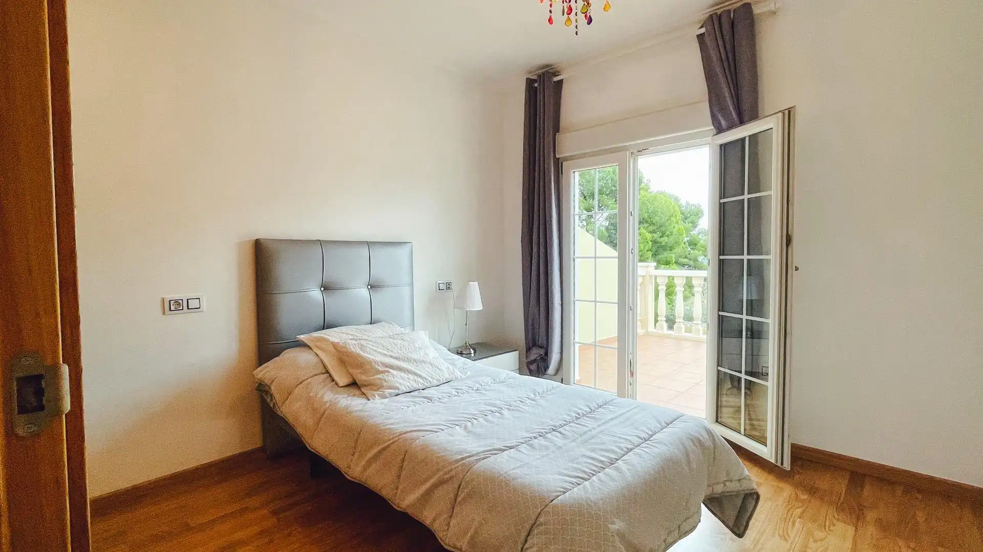 Dormitori de Casa adosada en venda en La Nucia amb Aire condicionat, Jardí privat i Terrassa