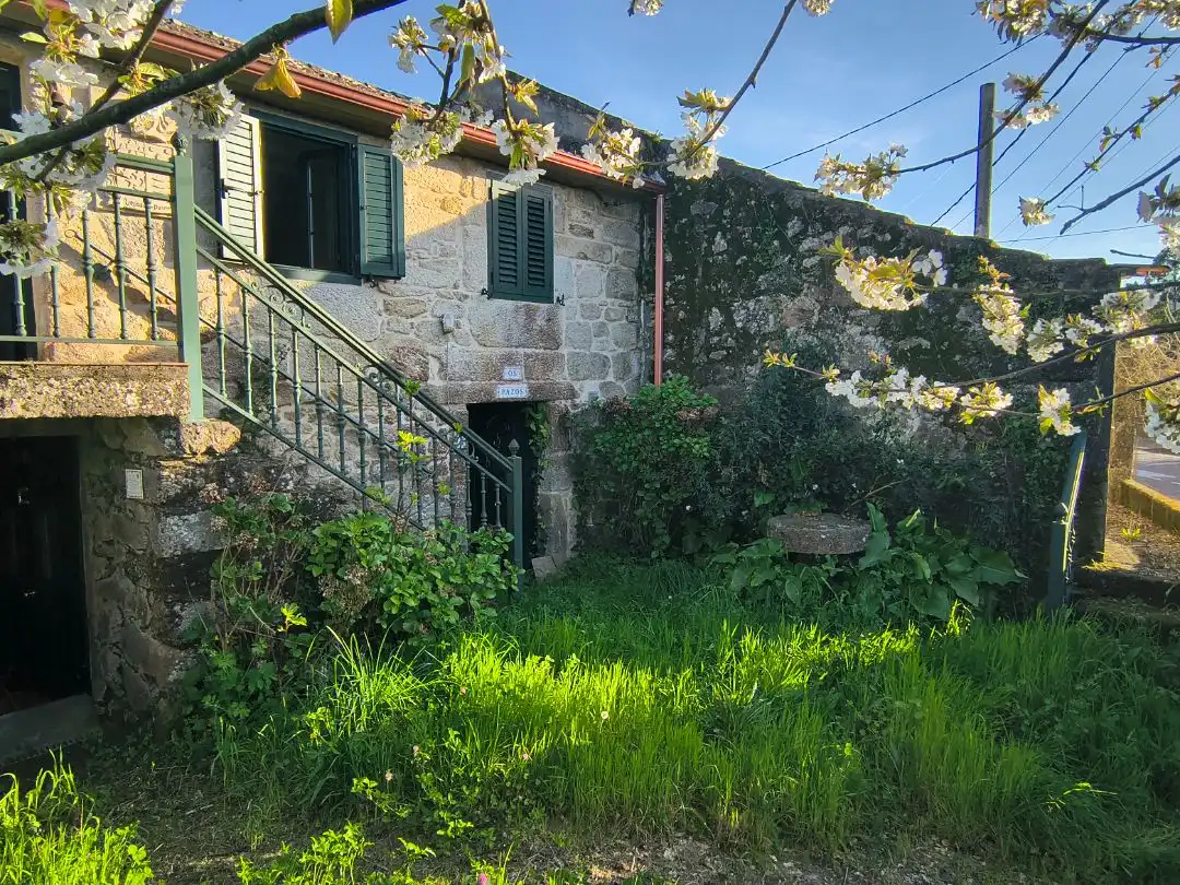 Vista exterior de Casa o xalet en venda en A Cañiza   amb Terrassa i Balcó