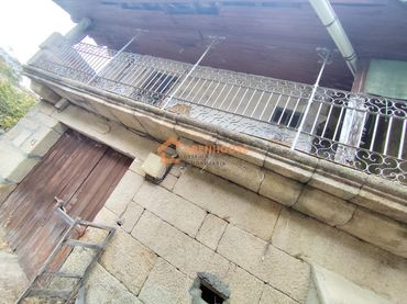 Maison avec balcon à vendre à Sarreaus