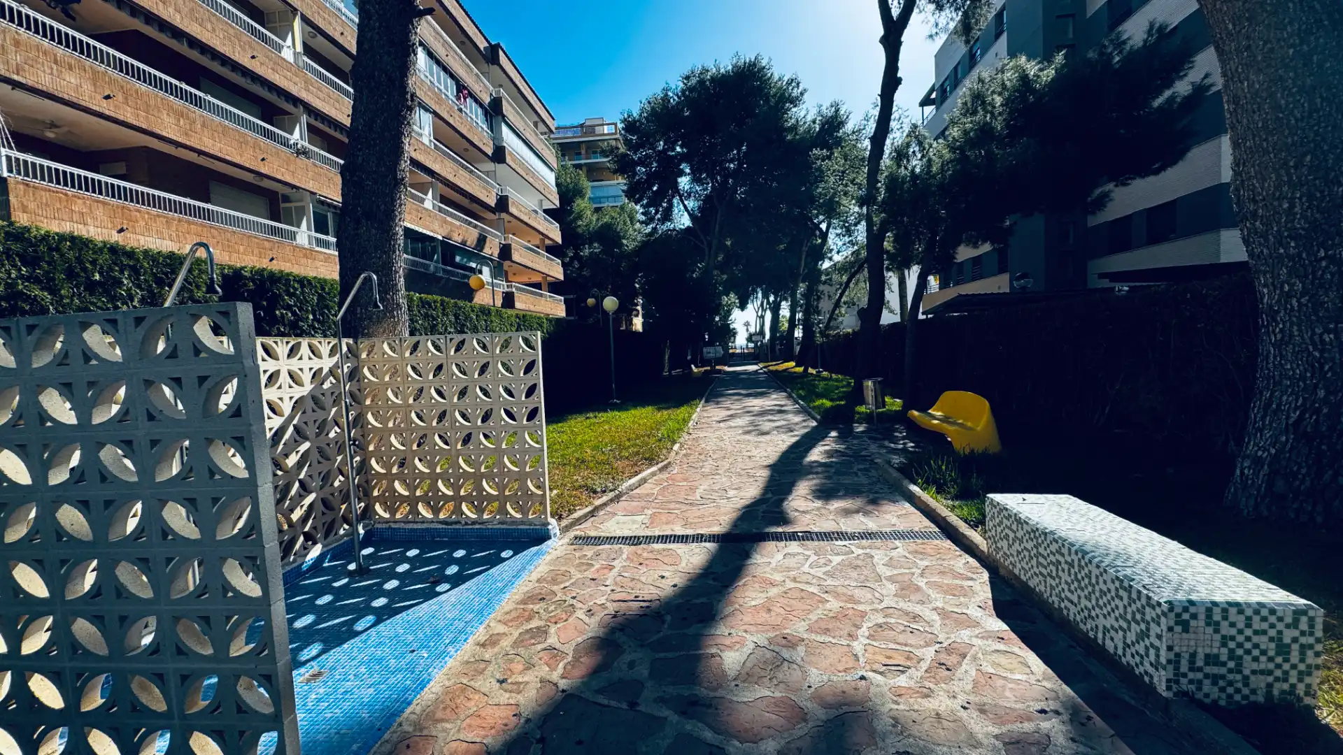 Vista exterior de Apartament en venda en Benicasim / Benicàssim amb Jardí privat, Terrassa i Moblat
