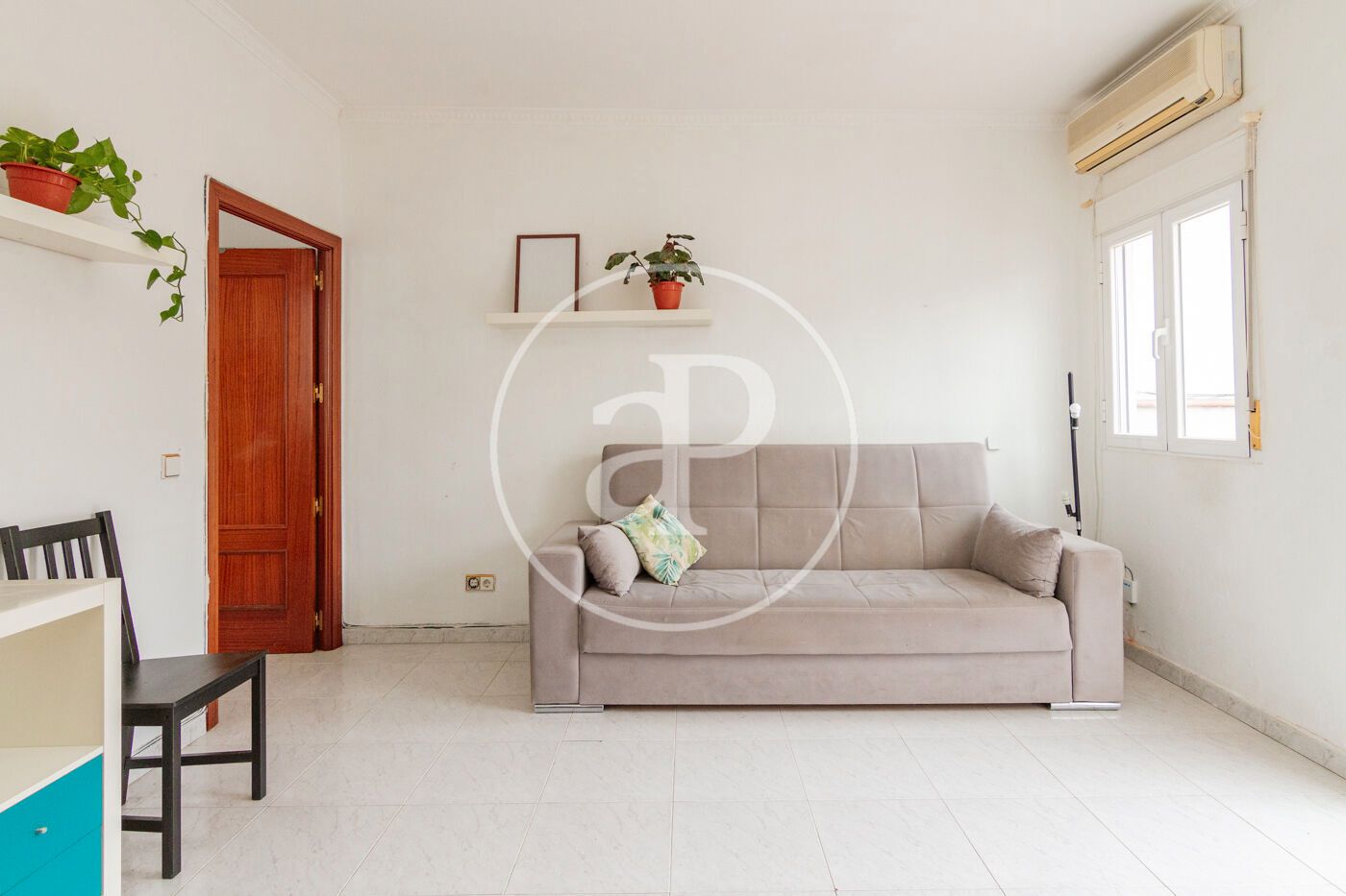 Living room of Flat for sale in  Madrid Capital  with Heating, Terrace and Furnished