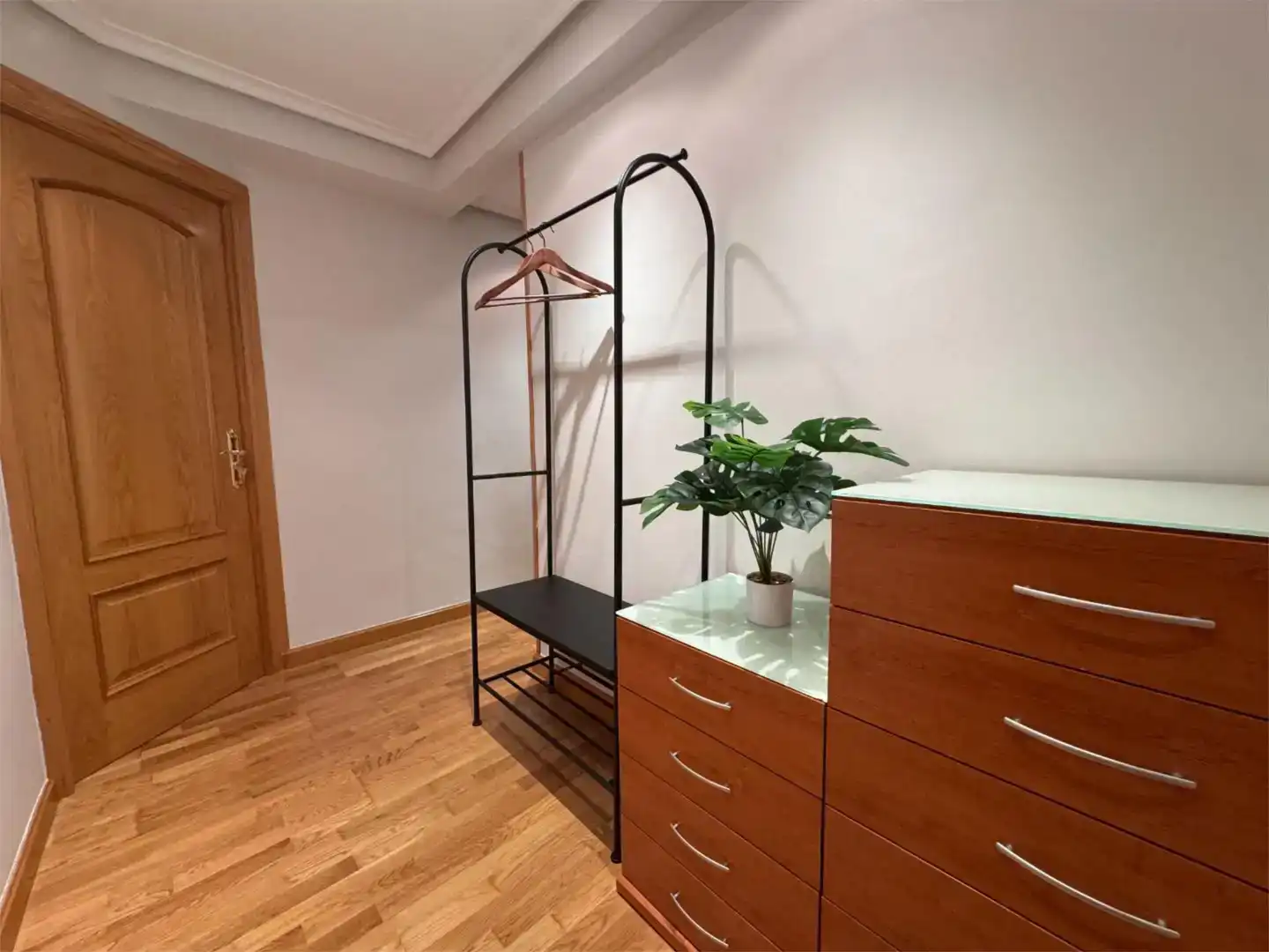Habitación de Piso para compartir en  Logroño con Parquet y Amueblado