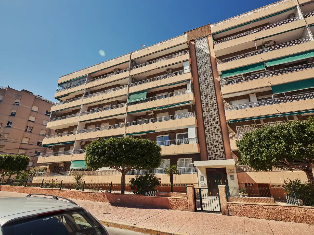 Außenansicht von Wohnungen zum Verkauf in Torrevieja mit Klimaanlage, Heizung und Terrasse