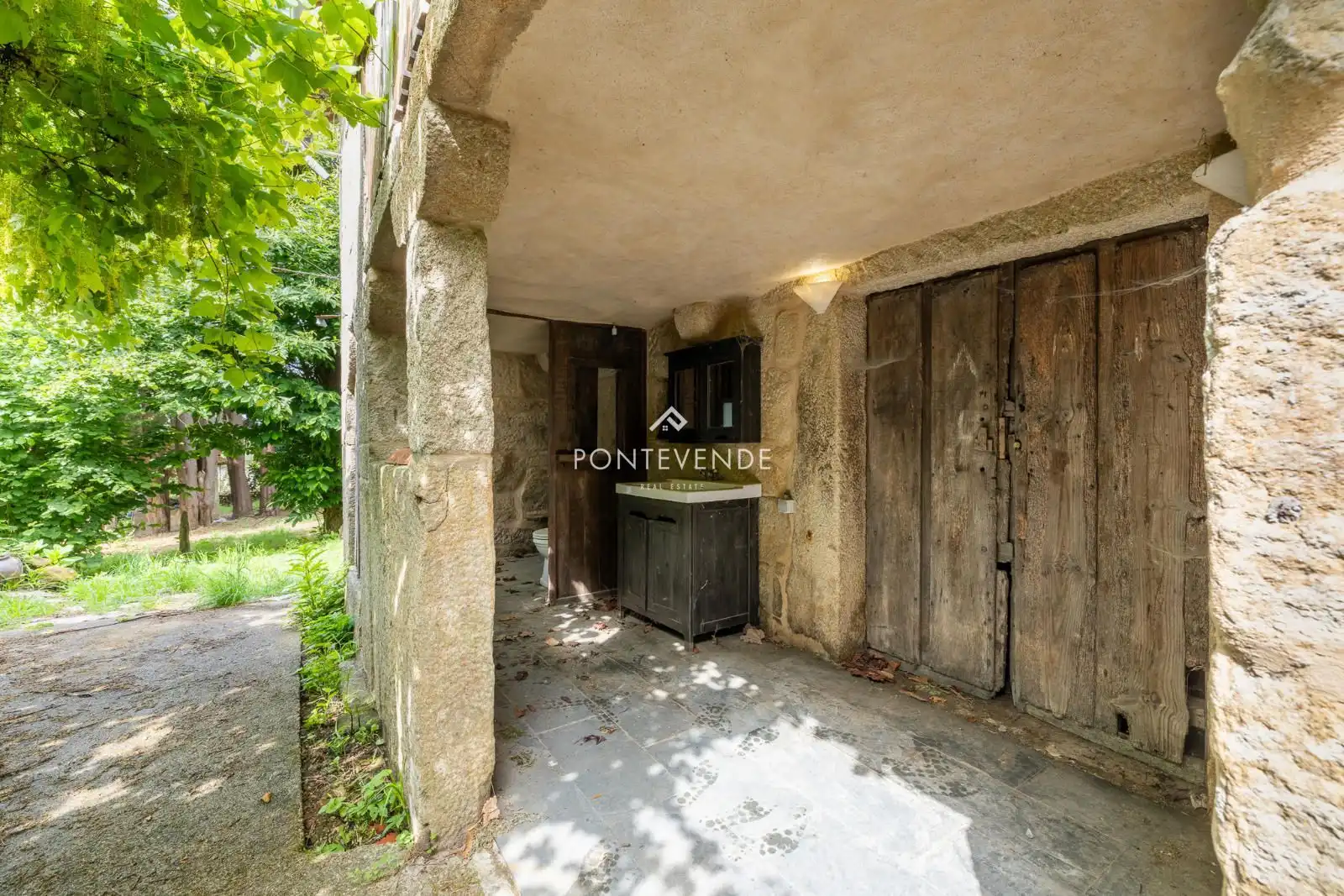 Außenansicht von Haus oder Chalet zum Verkauf in Tui mit Heizung und Terrasse