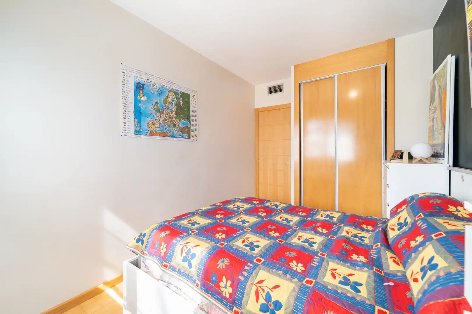 Bedroom of Flat for sale in Madrid  with Air Conditioner, Heating and Storage room