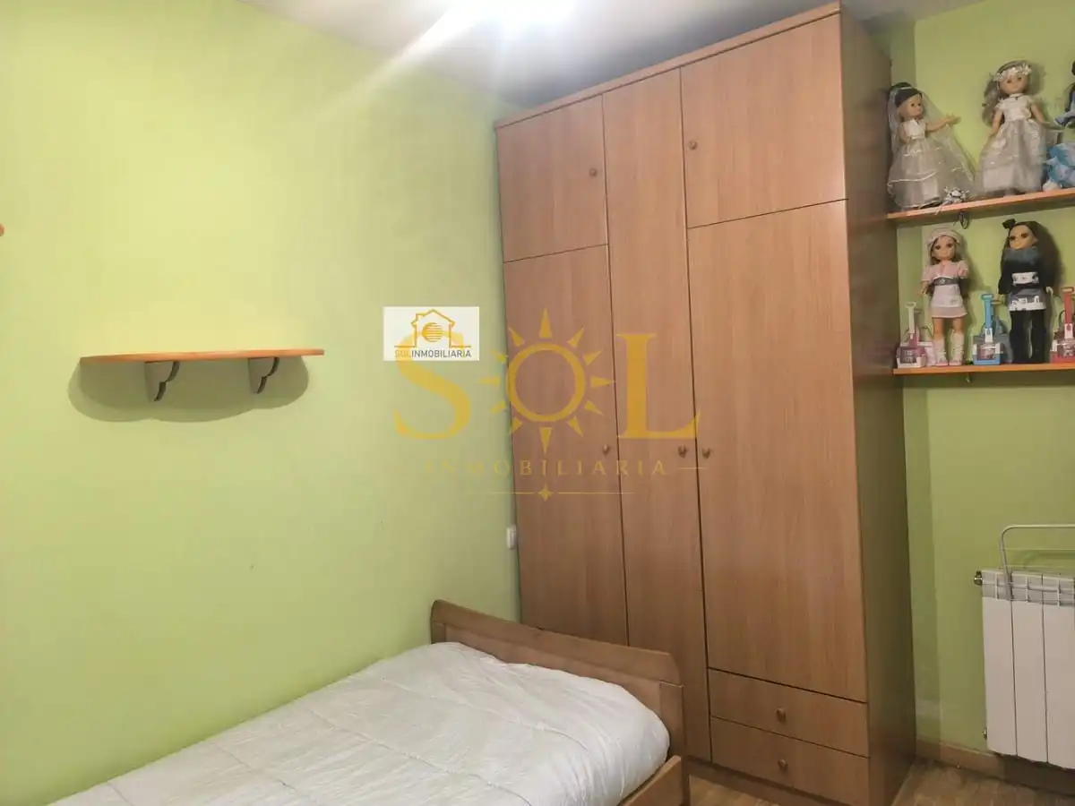 Habitación de Piso en venta en Ponferrada con Calefacción, Parquet y Trastero