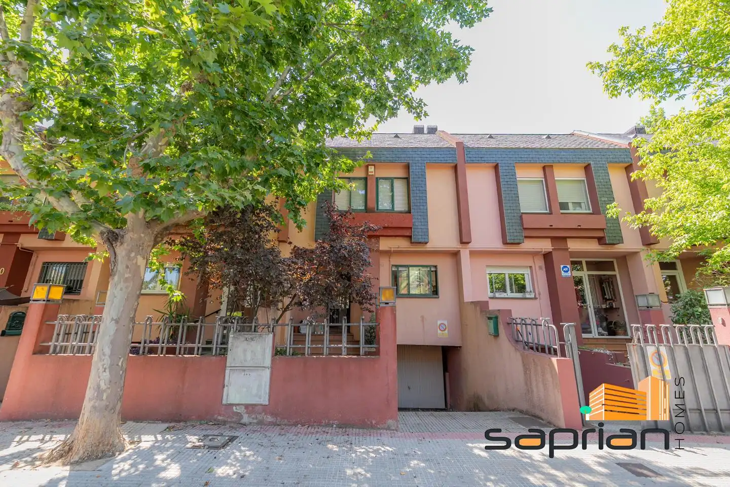 Vista exterior de Casa o chalet en venta en Villanueva del Pardillo con Terraza y Piscina comunitaria