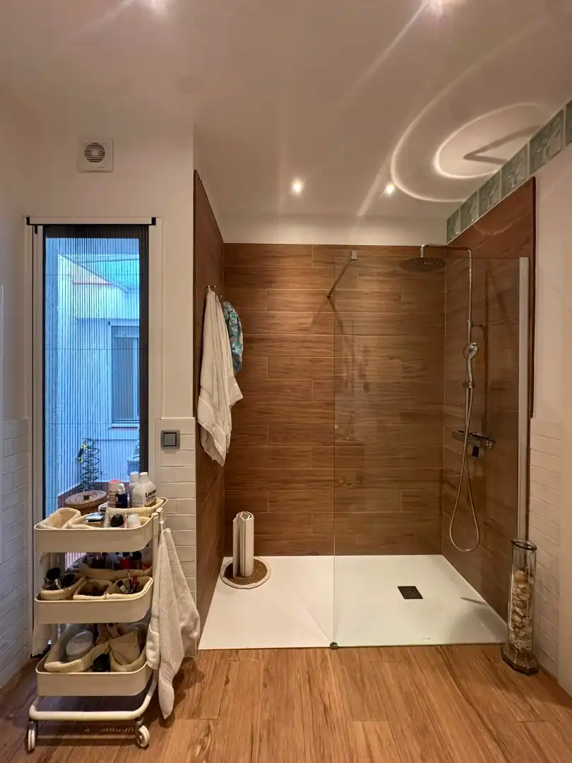 Bathroom of Ground floor for sale in Badalona  with Air Conditioner, Heating and Terrace