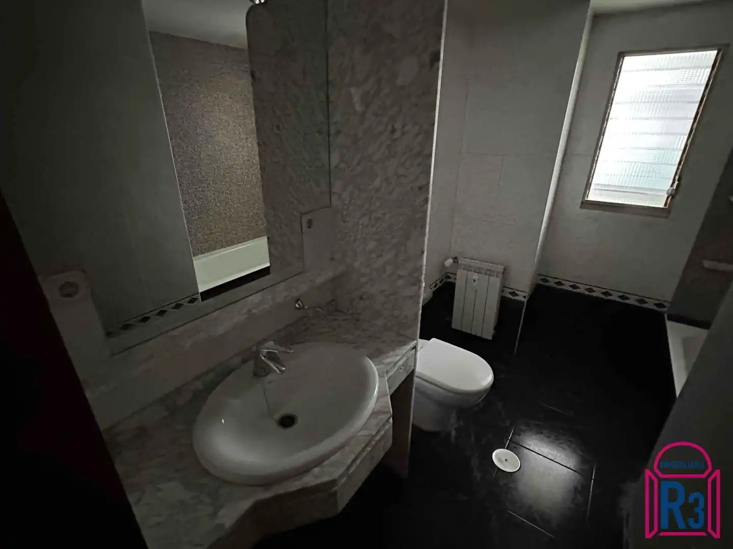Baño de Piso de alquiler en León Capital  con Calefacción y Terraza
