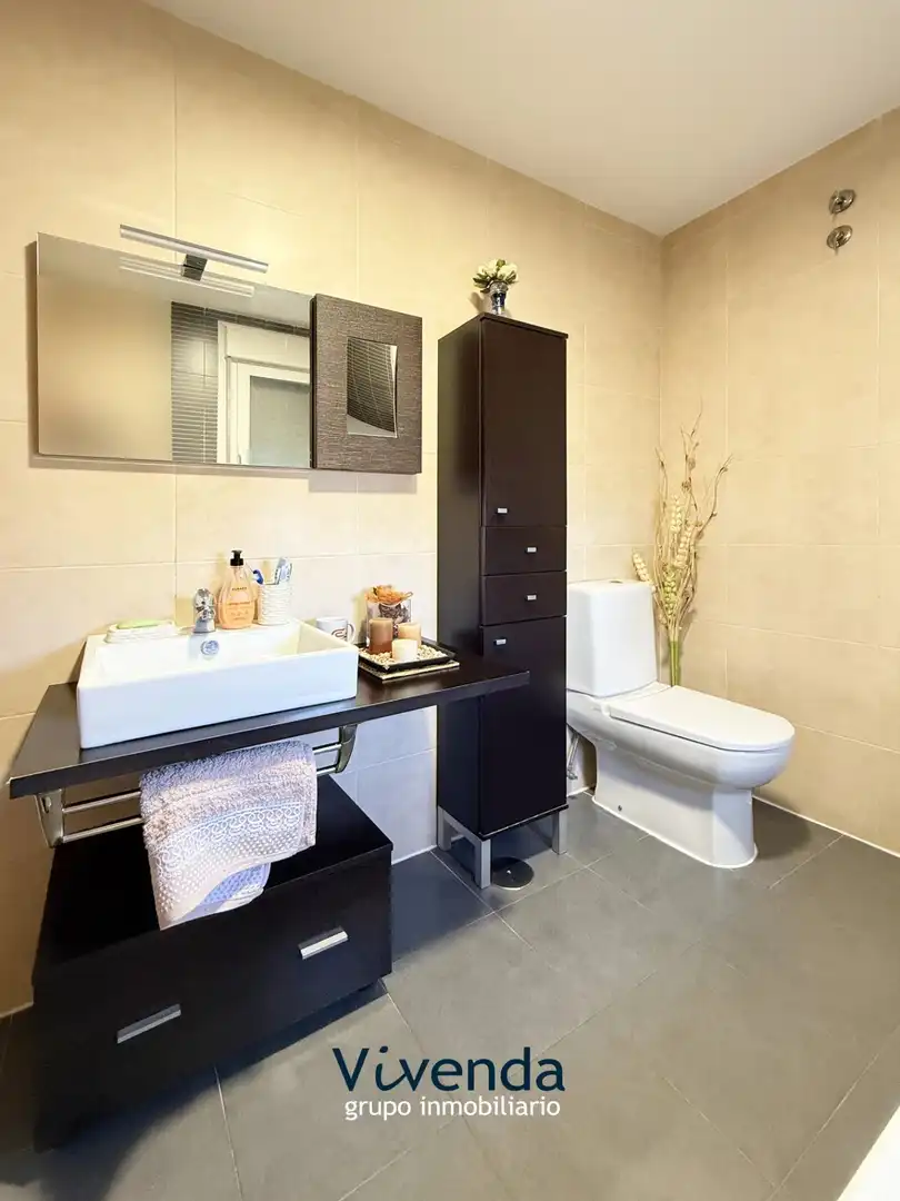 Baño de Casa adosada en venta en Cedillo del Condado con Calefacción, Terraza y Trastero