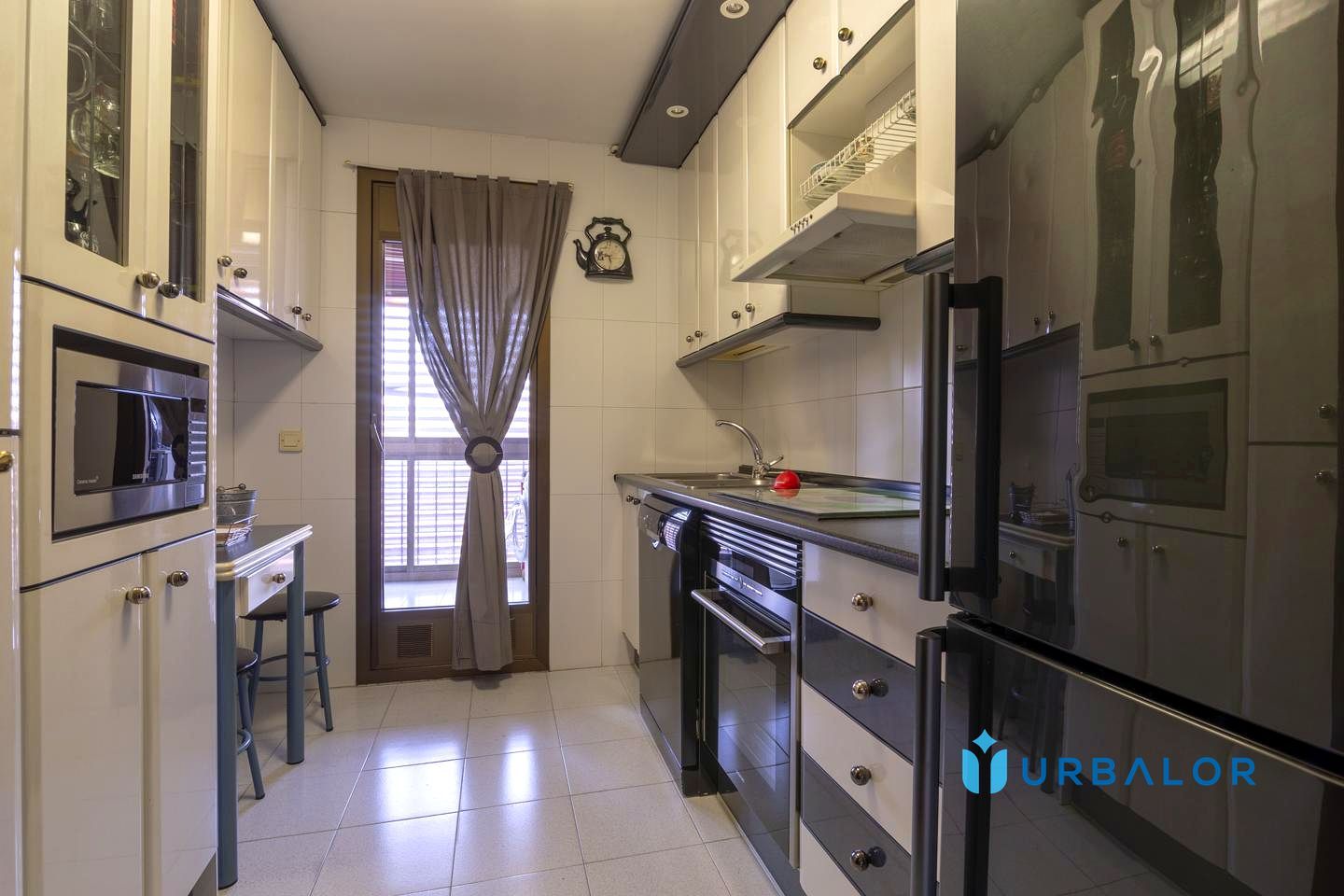 Kitchen of Flat for sale in Alcorcón  with Air Conditioner, Heating and Parquet flooring